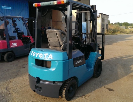 Вилочный погрузчик TOYOTA 7FD15