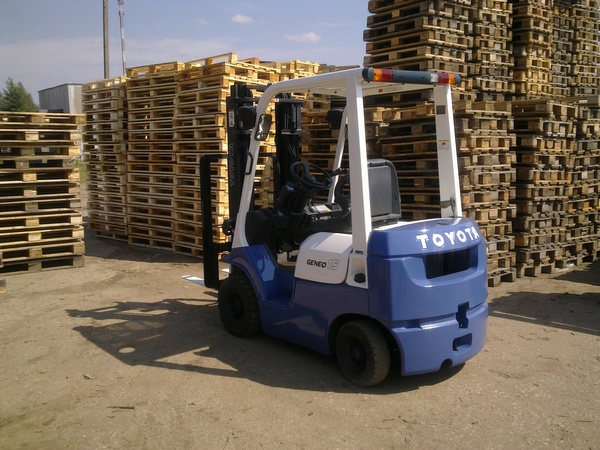 Вилочный погрузчик TOYOTA 02- 7FG18