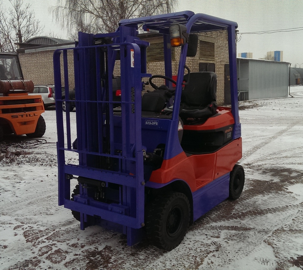 Вилочный погрузчик TOYOTA 7FBH15